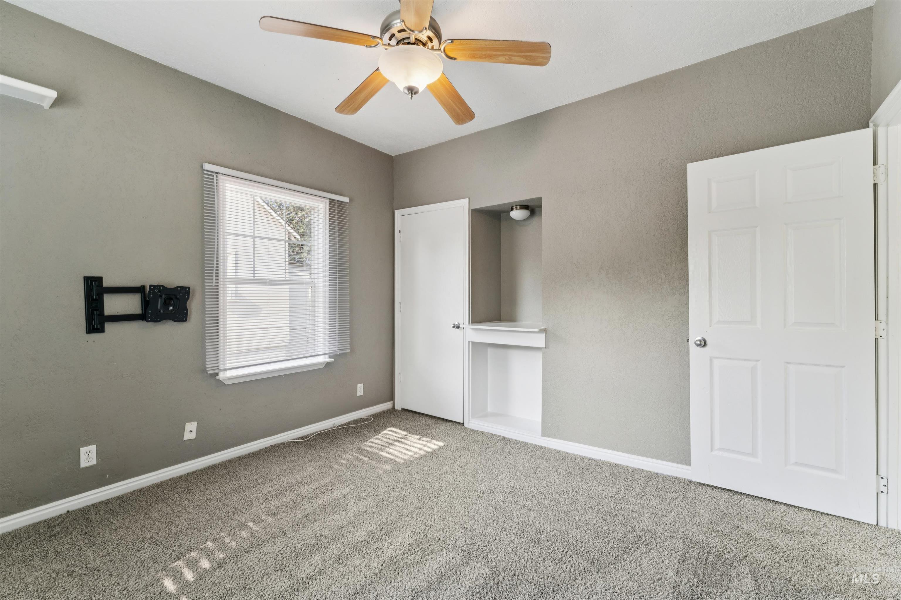 Unfurnished bedroom with carpet flooring and a ceiling fan