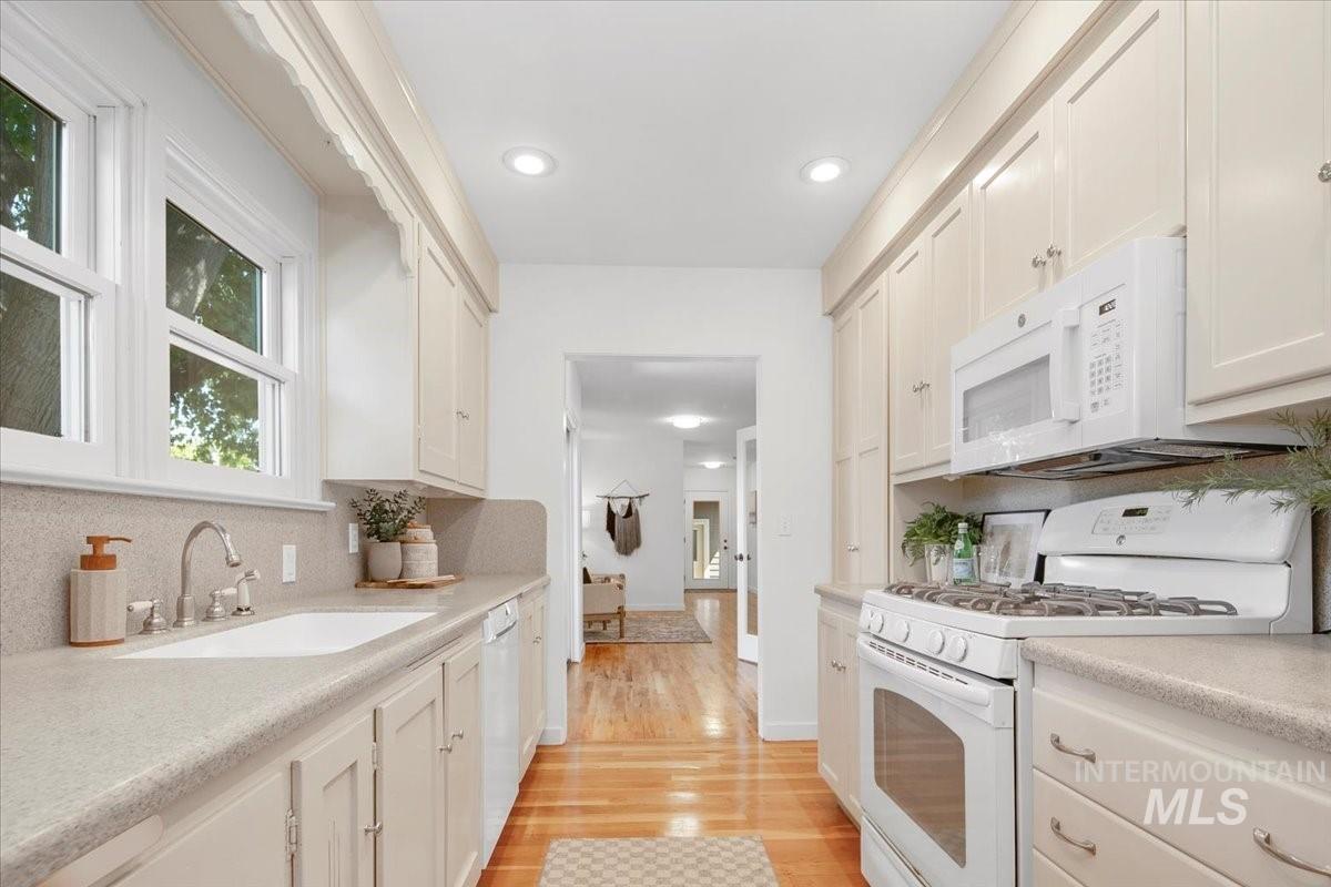 1802 W Bannock St, Boise, Idaho 83702, 4 Bedrooms, 2 Bathrooms, Residential Income For Sale, Price $974,900, 98961271