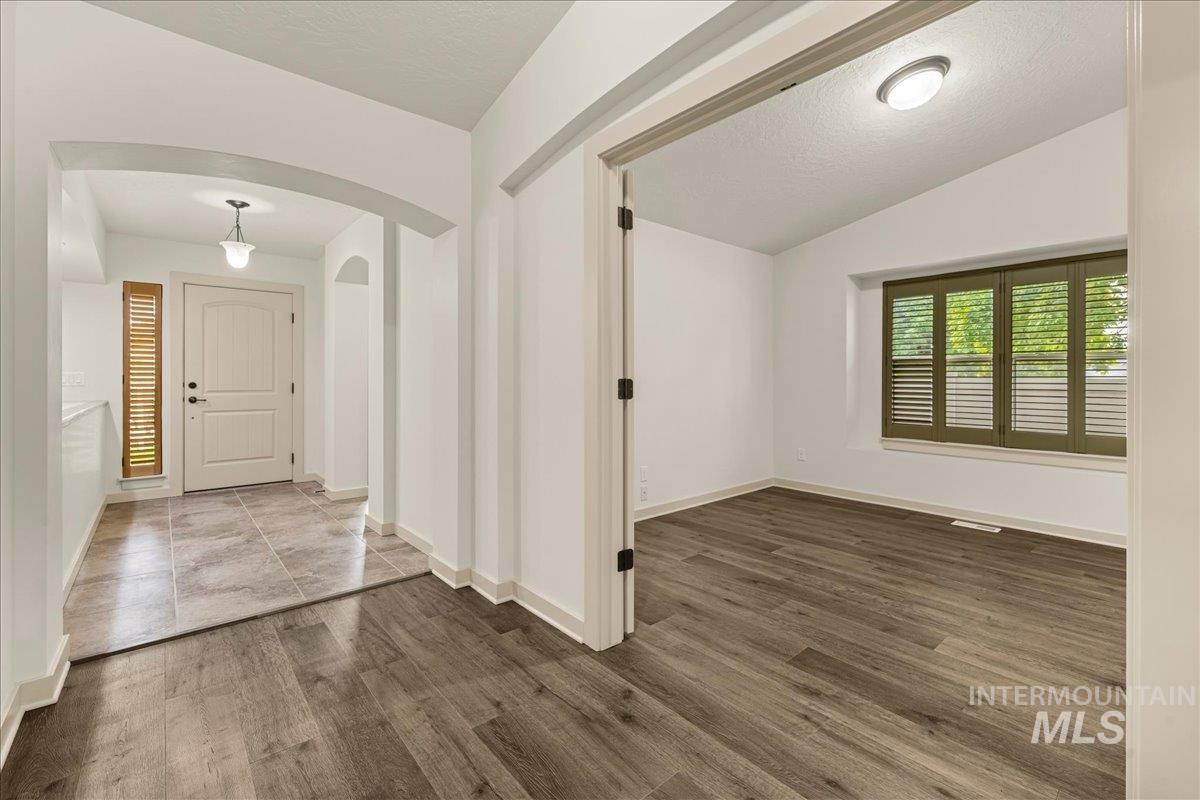 5979 S Atwell Grove Ave, Boise, Idaho 83709, 3 Bedrooms, 2 Bathrooms, Residential For Sale, Price $525,000, 98961285