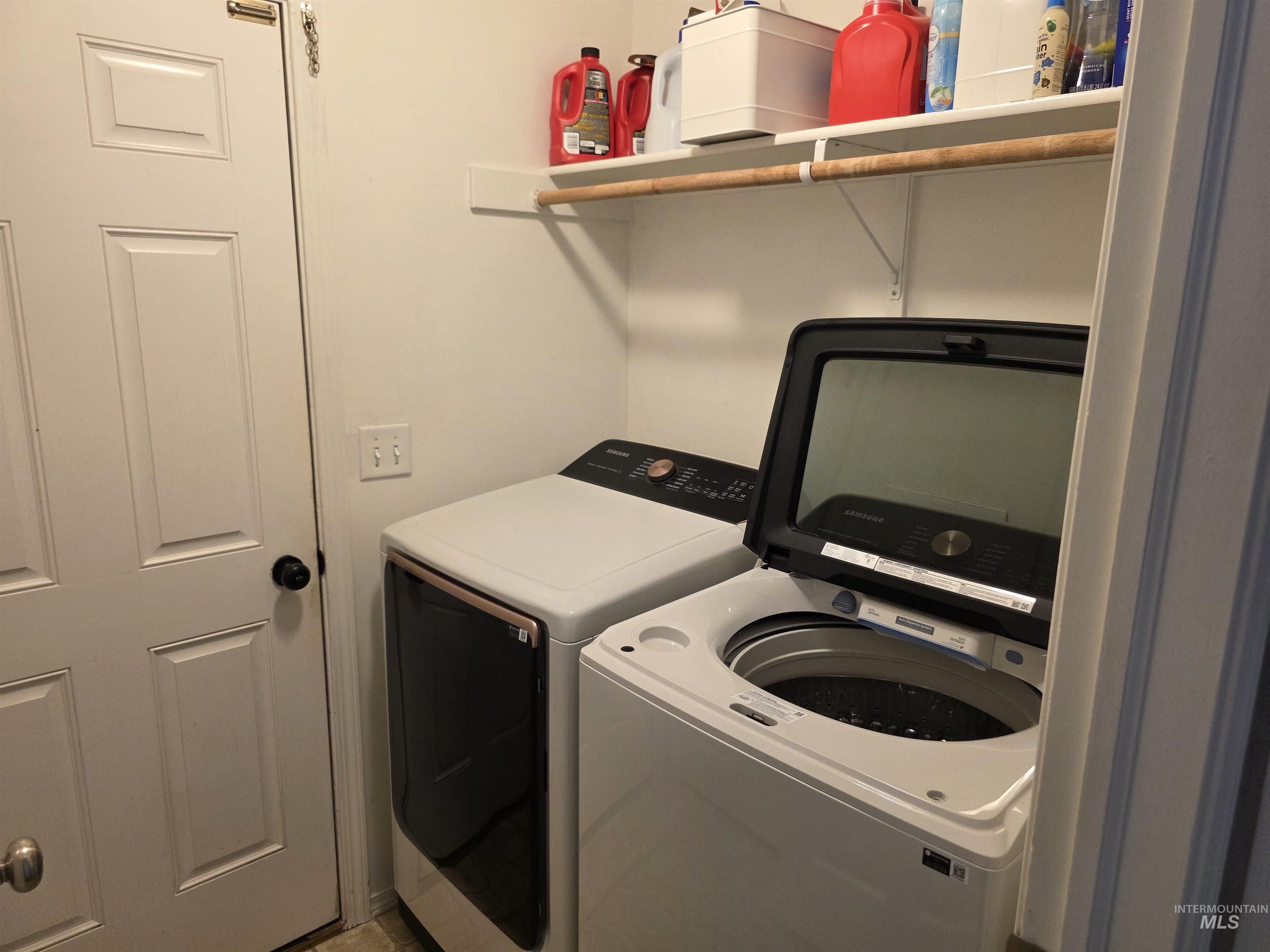 Washroom with washing machine and clothes dryer