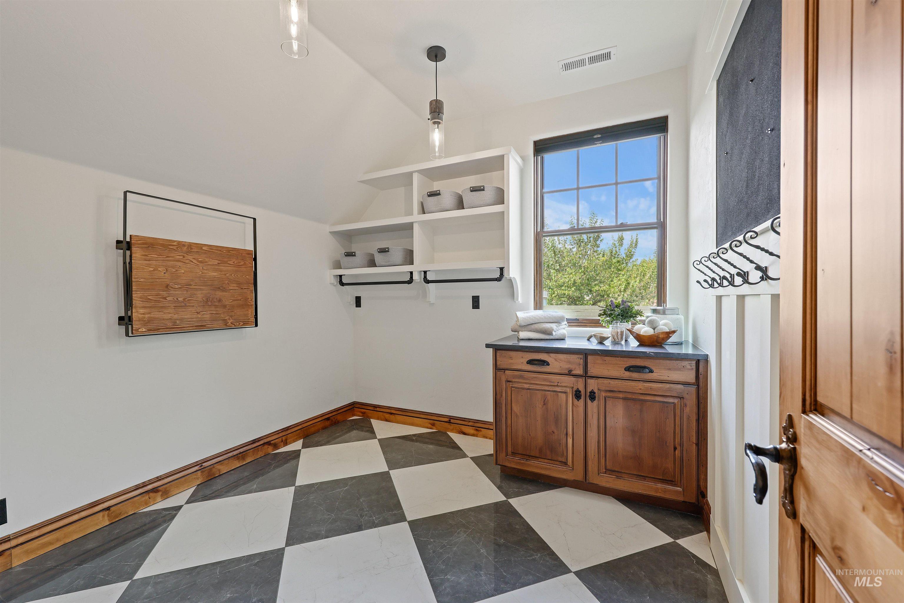 1905 W Washington Street, Boise, Idaho 83702, 5 Bedrooms, 3.5 Bathrooms, Residential For Sale, Price $1,799,900, 98961294