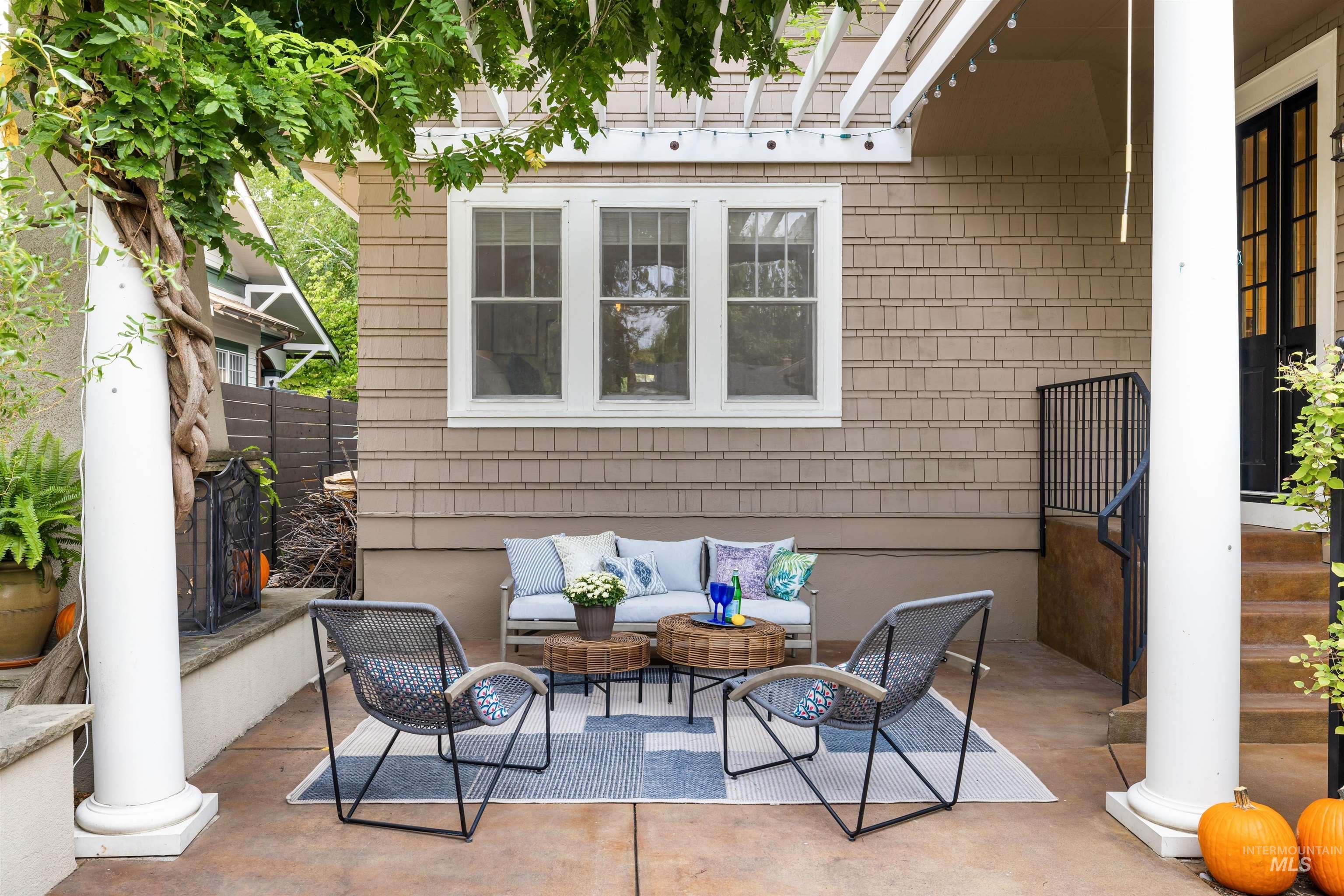 View of patio / terrace with an outdoor living space