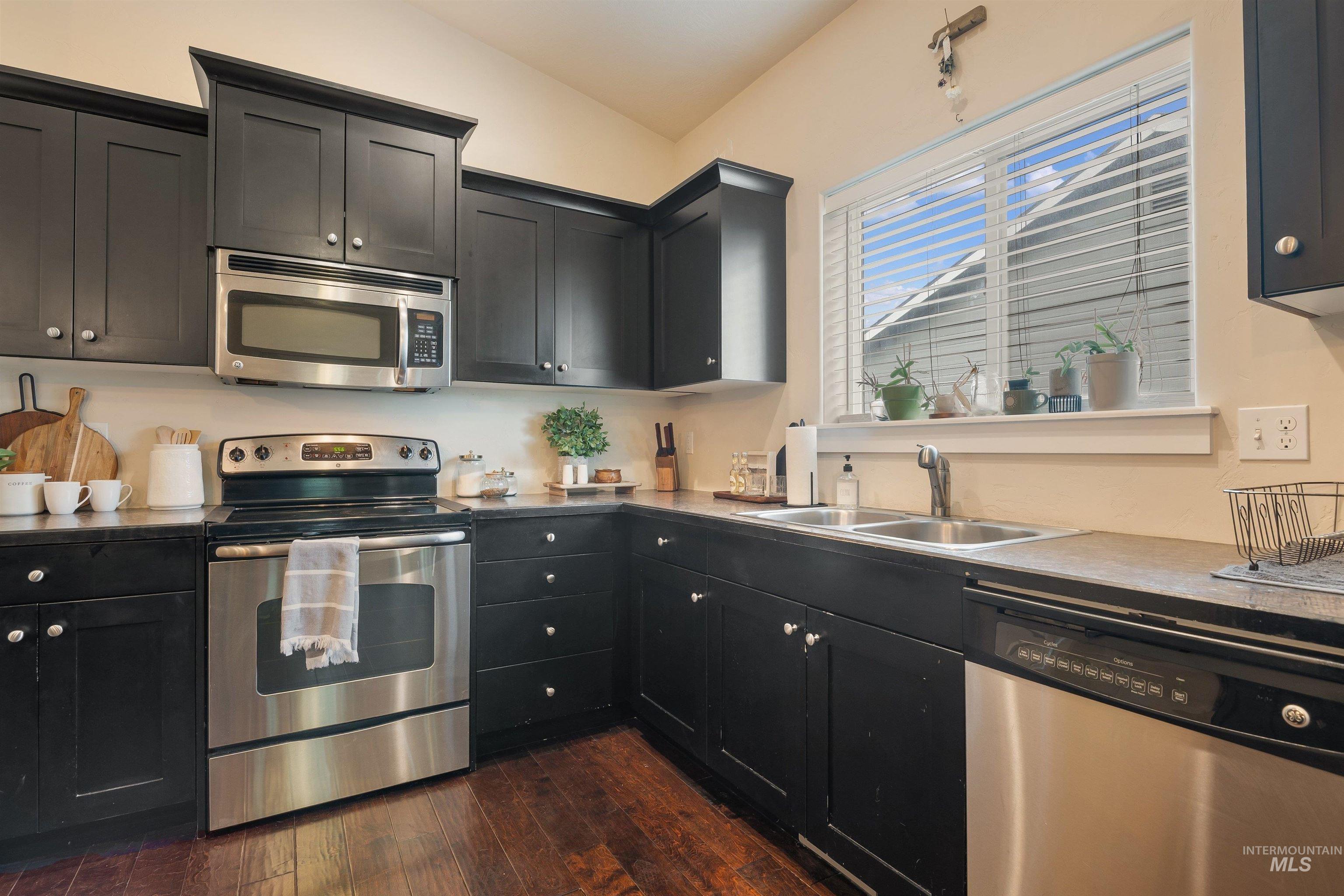 1567 NE Cinder Loop, Mountain Home, Idaho 83647, 3 Bedrooms, 2 Bathrooms, Residential For Sale, Price $375,000, 98961315