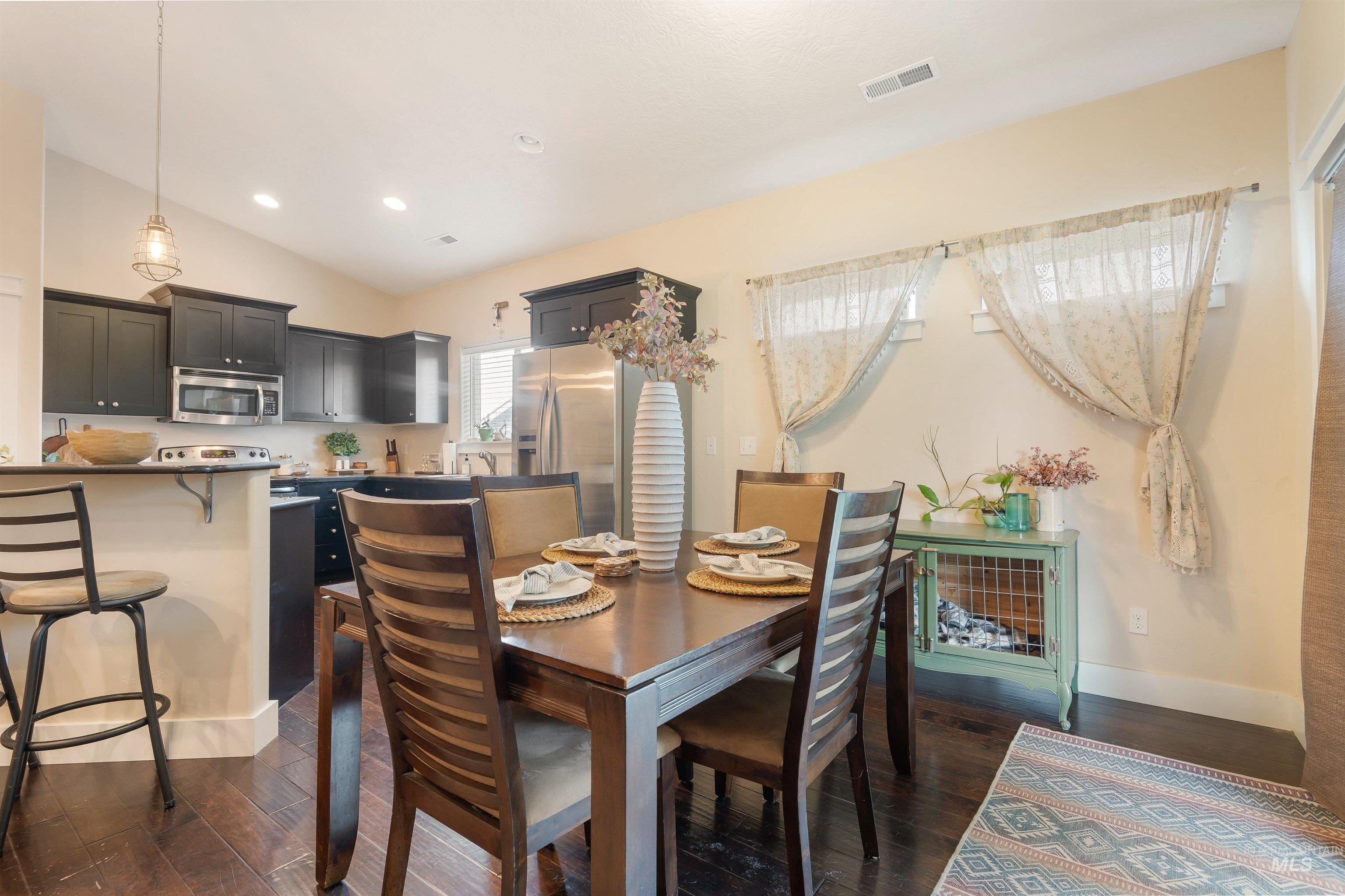 1567 NE Cinder Loop, Mountain Home, Idaho 83647, 3 Bedrooms, 2 Bathrooms, Residential For Sale, Price $375,000, 98961315