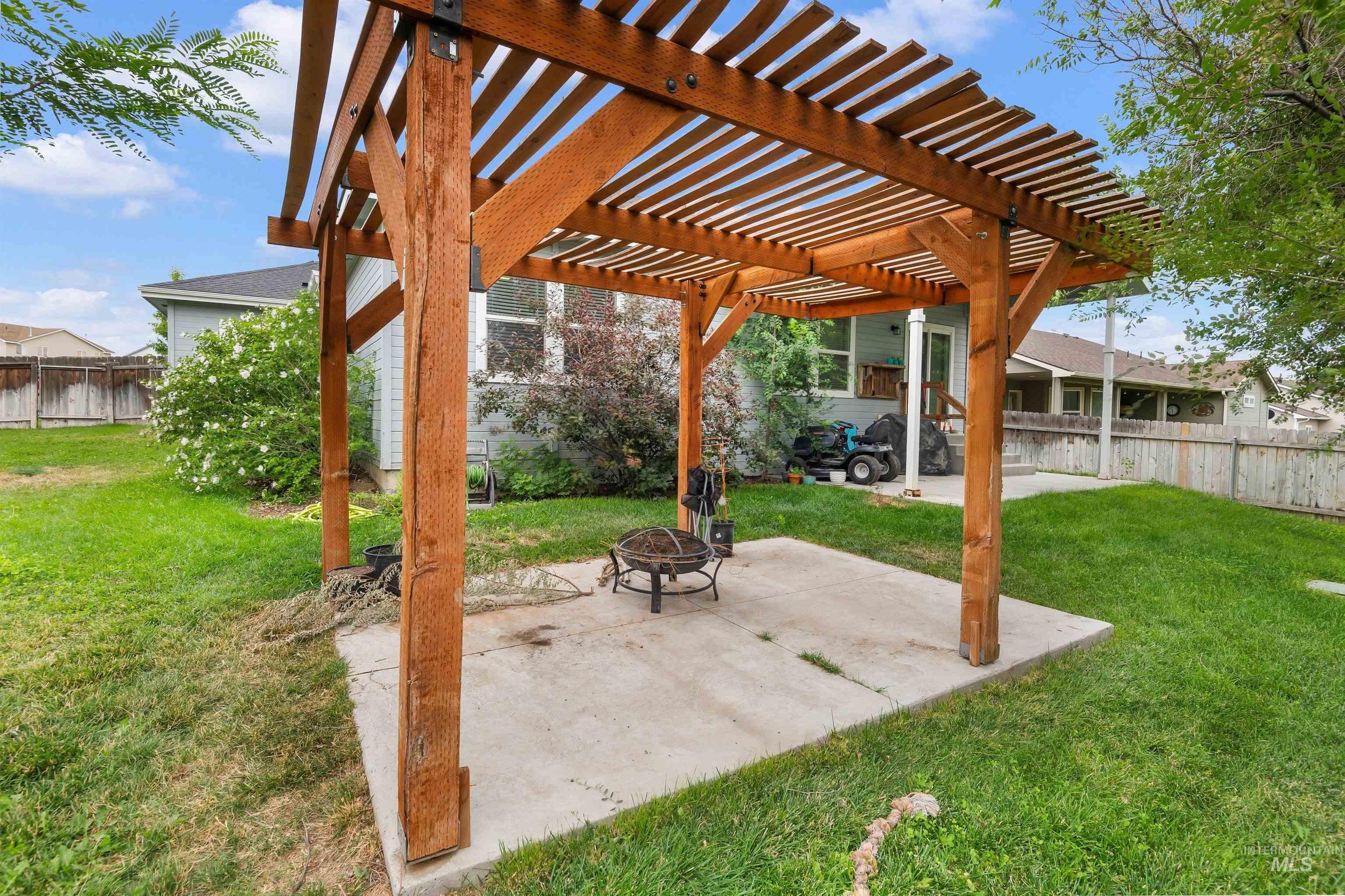 1567 NE Cinder Loop, Mountain Home, Idaho 83647, 3 Bedrooms, 2 Bathrooms, Residential For Sale, Price $375,000, 98961315