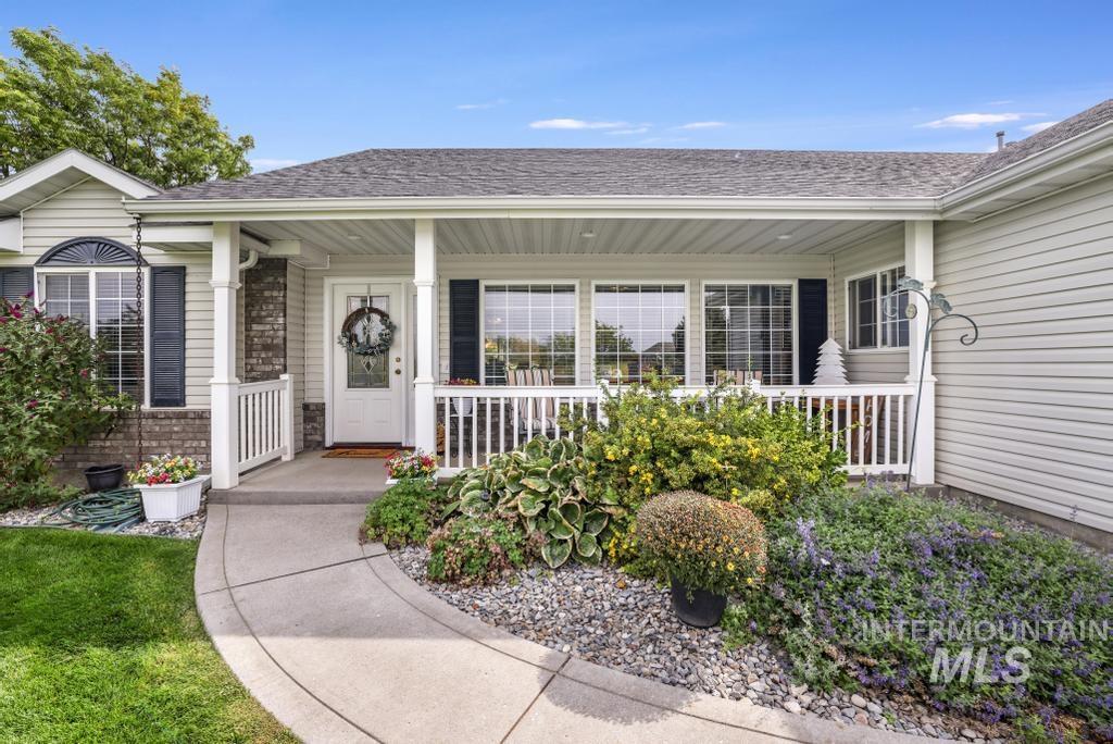 2515 E 3707 N, Twin Falls, Idaho 83301-0114, 3 Bedrooms, 2 Bathrooms, Residential For Sale, Price $479,900, 98961324