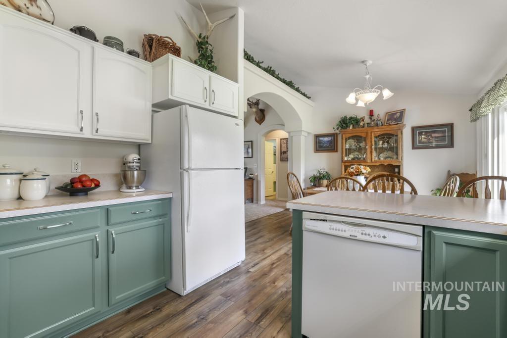 2515 E 3707 N, Twin Falls, Idaho 83301-0114, 3 Bedrooms, 2 Bathrooms, Residential For Sale, Price $479,900, 98961324