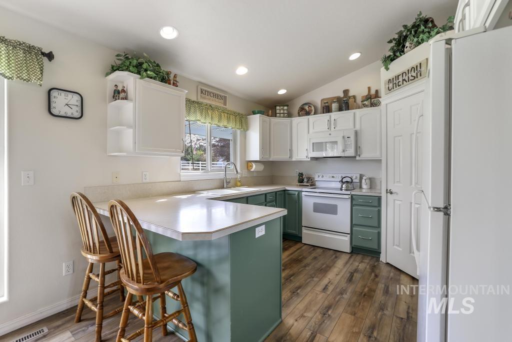 2515 E 3707 N, Twin Falls, Idaho 83301-0114, 3 Bedrooms, 2 Bathrooms, Residential For Sale, Price $479,900, 98961324