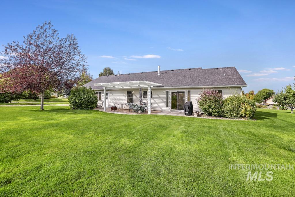 2515 E 3707 N, Twin Falls, Idaho 83301-0114, 3 Bedrooms, 2 Bathrooms, Residential For Sale, Price $479,900, 98961324