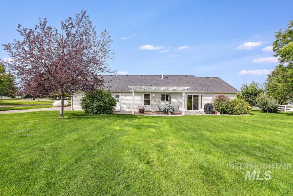 2515 E 3707 N, Twin Falls, Idaho 83301-0114, 3 Bedrooms, 2 Bathrooms, Residential For Sale, Price $479,900, 98961324