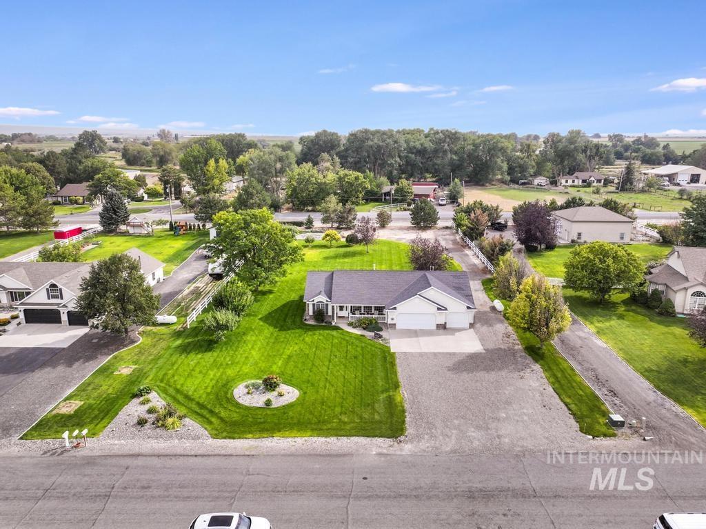 2515 E 3707 N, Twin Falls, Idaho 83301-0114, 3 Bedrooms, 2 Bathrooms, Residential For Sale, Price $479,900, 98961324