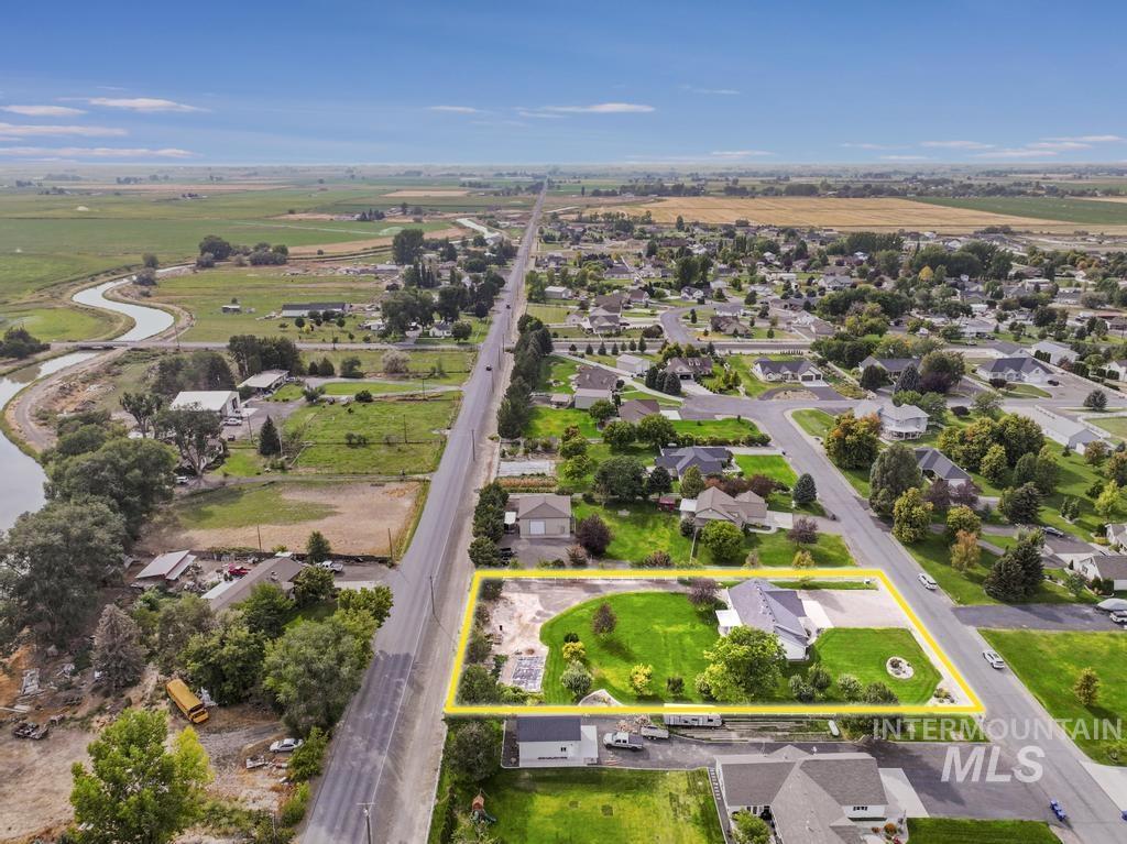2515 E 3707 N, Twin Falls, Idaho 83301-0114, 3 Bedrooms, 2 Bathrooms, Residential For Sale, Price $479,900, 98961324