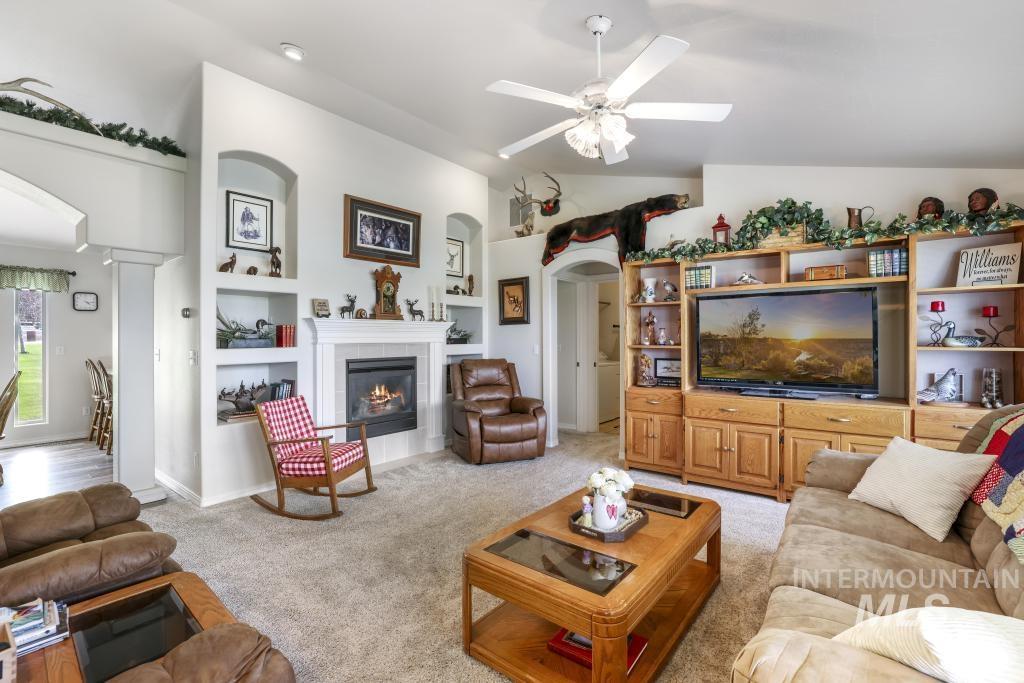 2515 E 3707 N, Twin Falls, Idaho 83301-0114, 3 Bedrooms, 2 Bathrooms, Residential For Sale, Price $479,900, 98961324