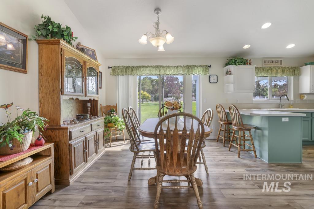 2515 E 3707 N, Twin Falls, Idaho 83301-0114, 3 Bedrooms, 2 Bathrooms, Residential For Sale, Price $479,900, 98961324
