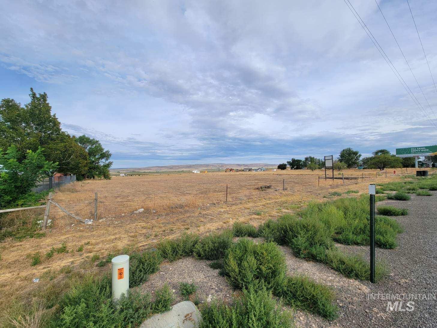 View of yard featuring a rural view