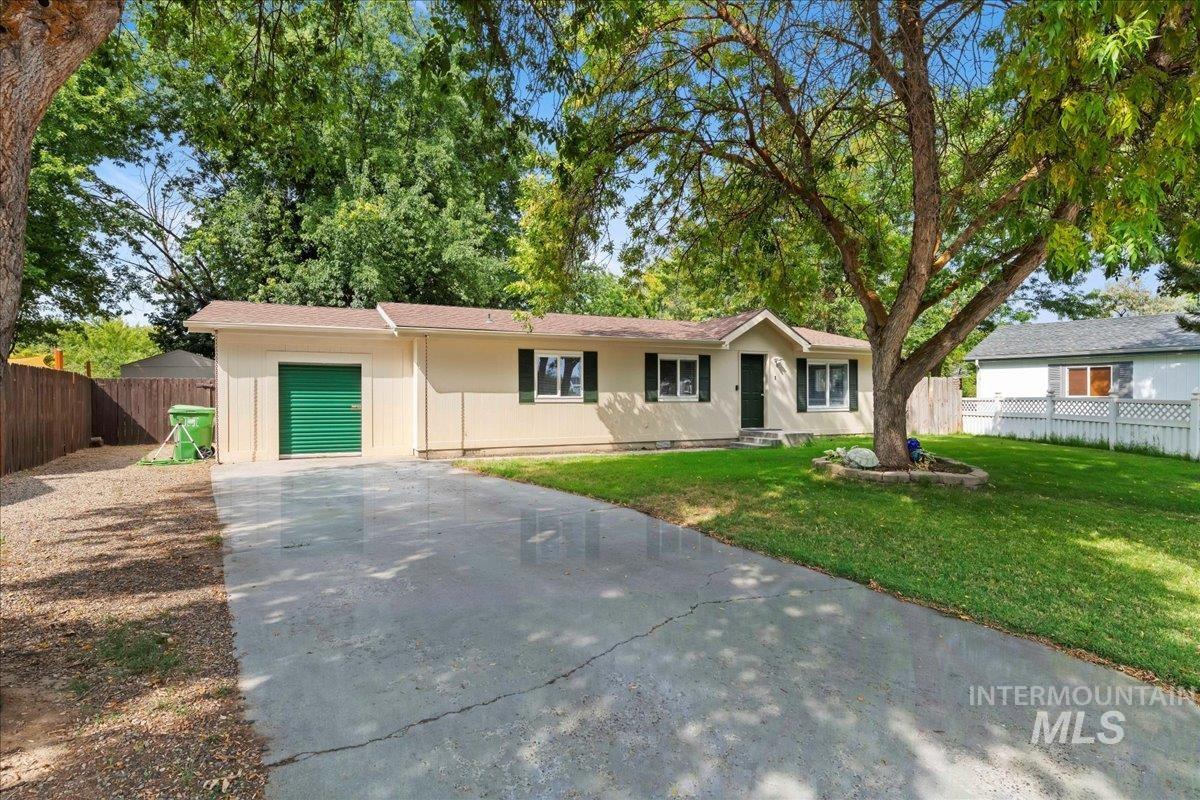 Single story home featuring driveway