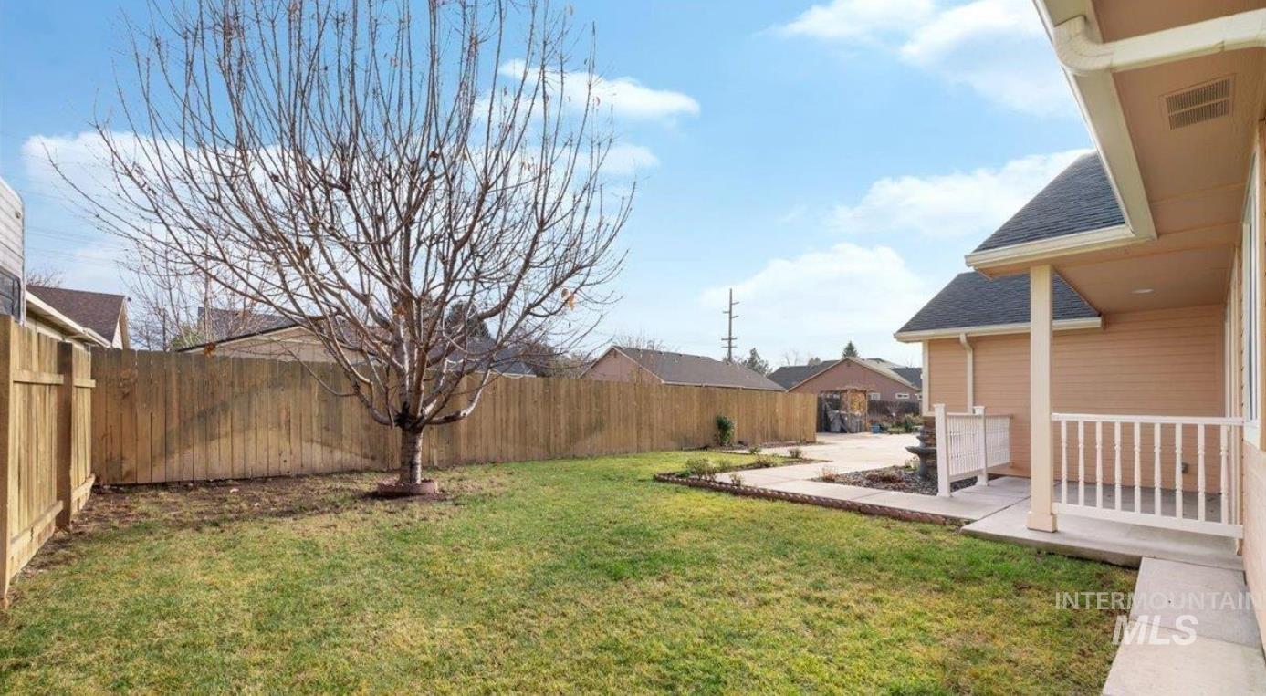 3889 N Maple Grove Rd, Boise, Idaho 83704, 3 Bedrooms, 2 Bathrooms, Residential Income For Sale, Price $385,000, 98961362