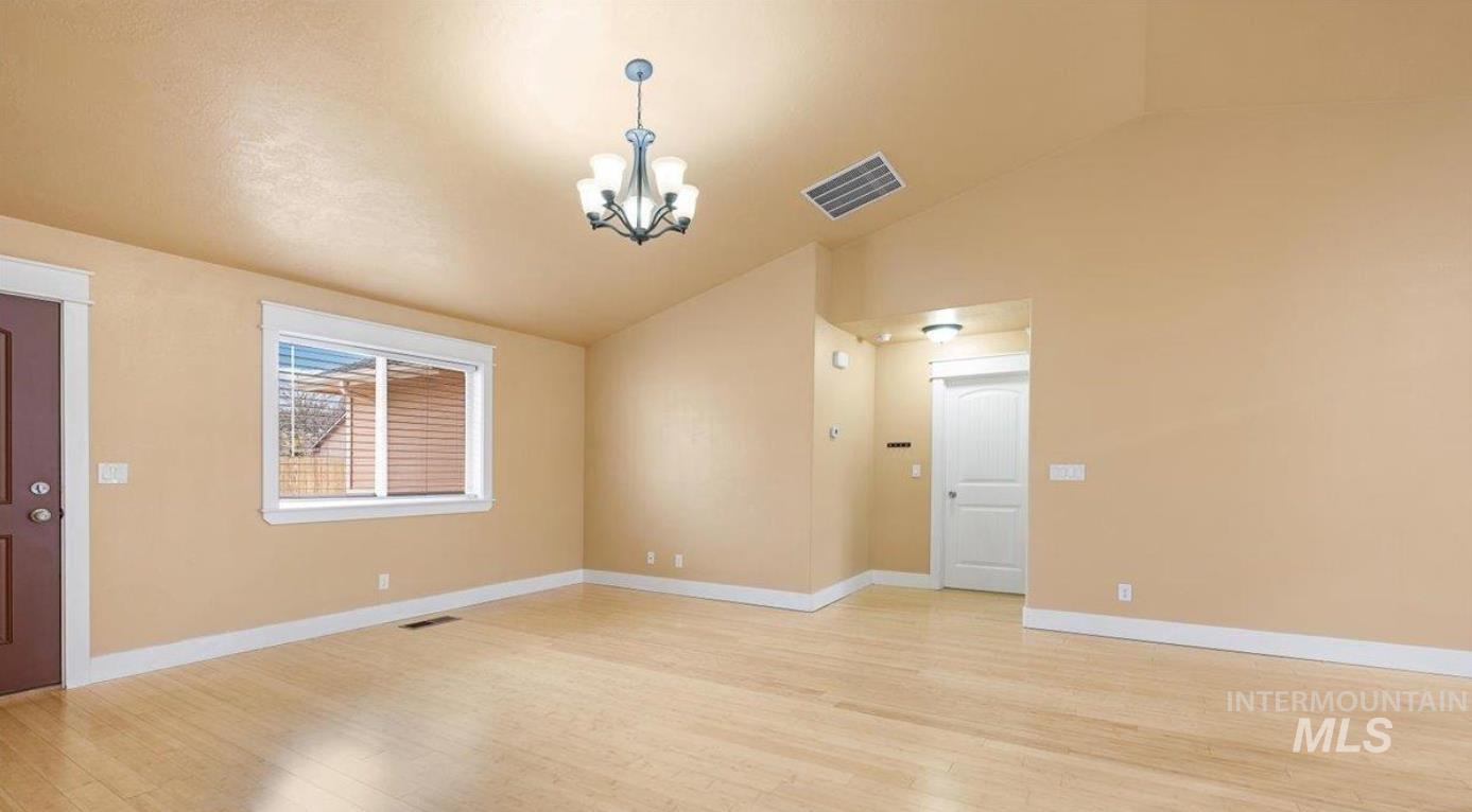 3889 N Maple Grove Rd, Boise, Idaho 83704, 3 Bedrooms, 2 Bathrooms, Residential Income For Sale, Price $385,000, 98961362