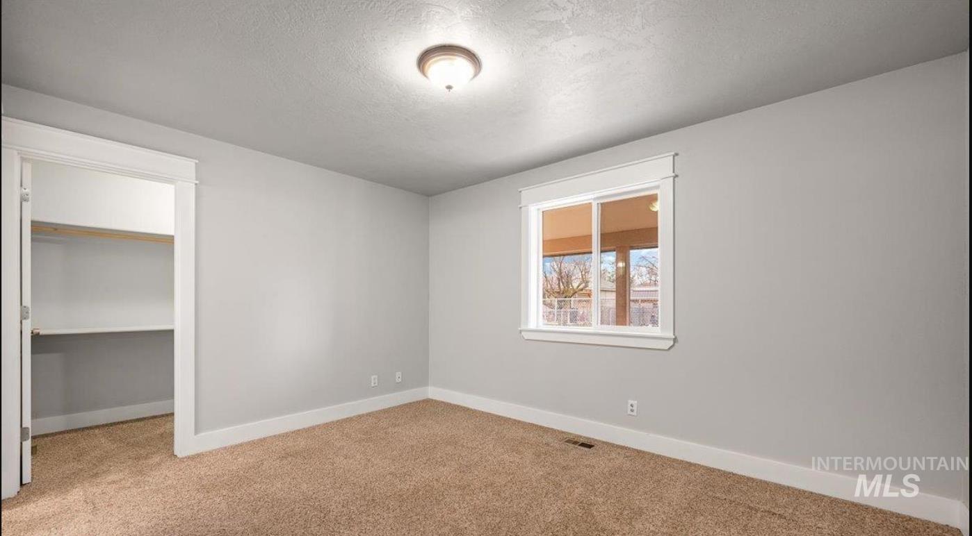 3889 N Maple Grove Rd, Boise, Idaho 83704, 3 Bedrooms, 2 Bathrooms, Residential Income For Sale, Price $385,000, 98961362