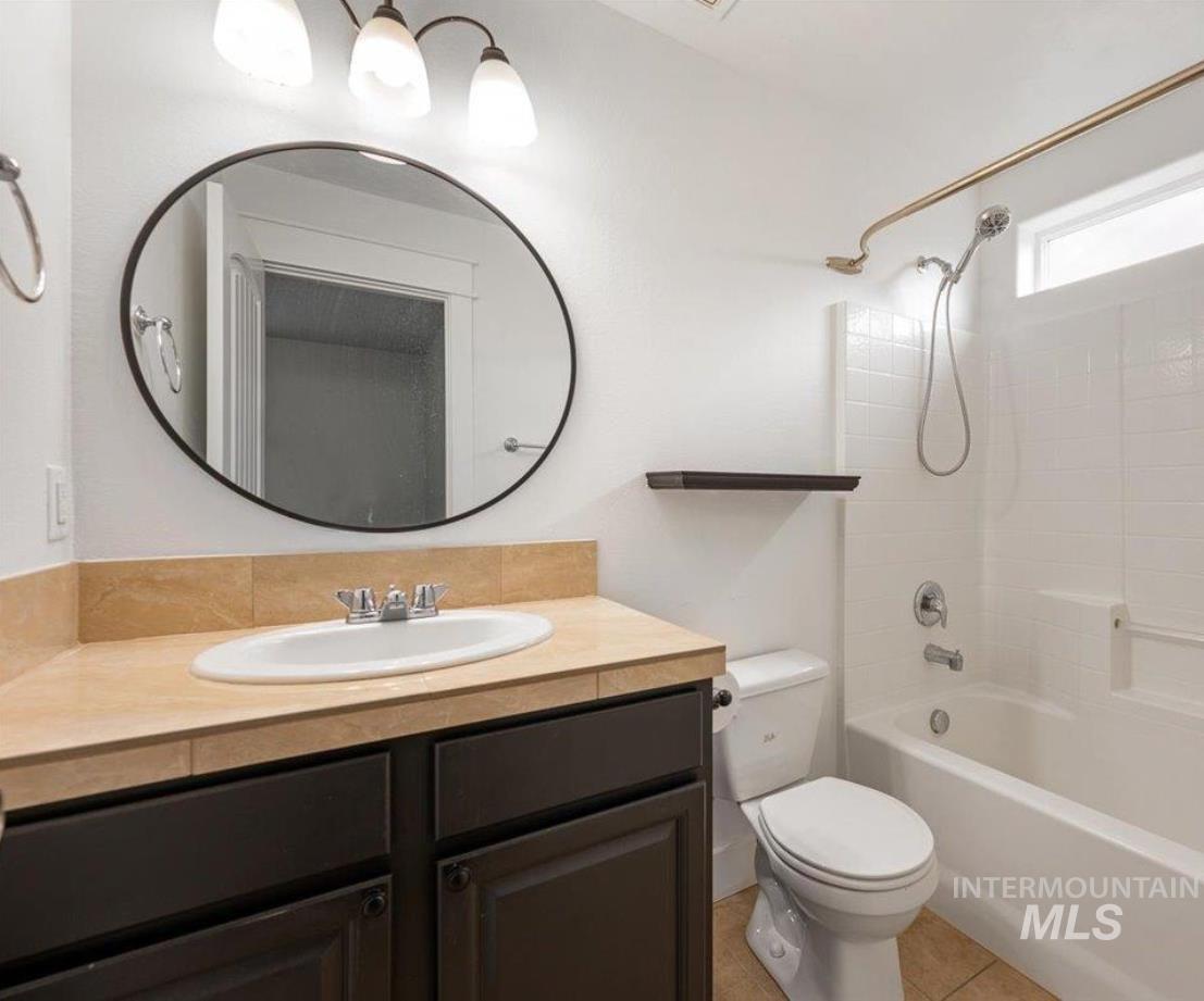 3889 N Maple Grove Rd, Boise, Idaho 83704, 3 Bedrooms, 2 Bathrooms, Residential Income For Sale, Price $385,000, 98961362