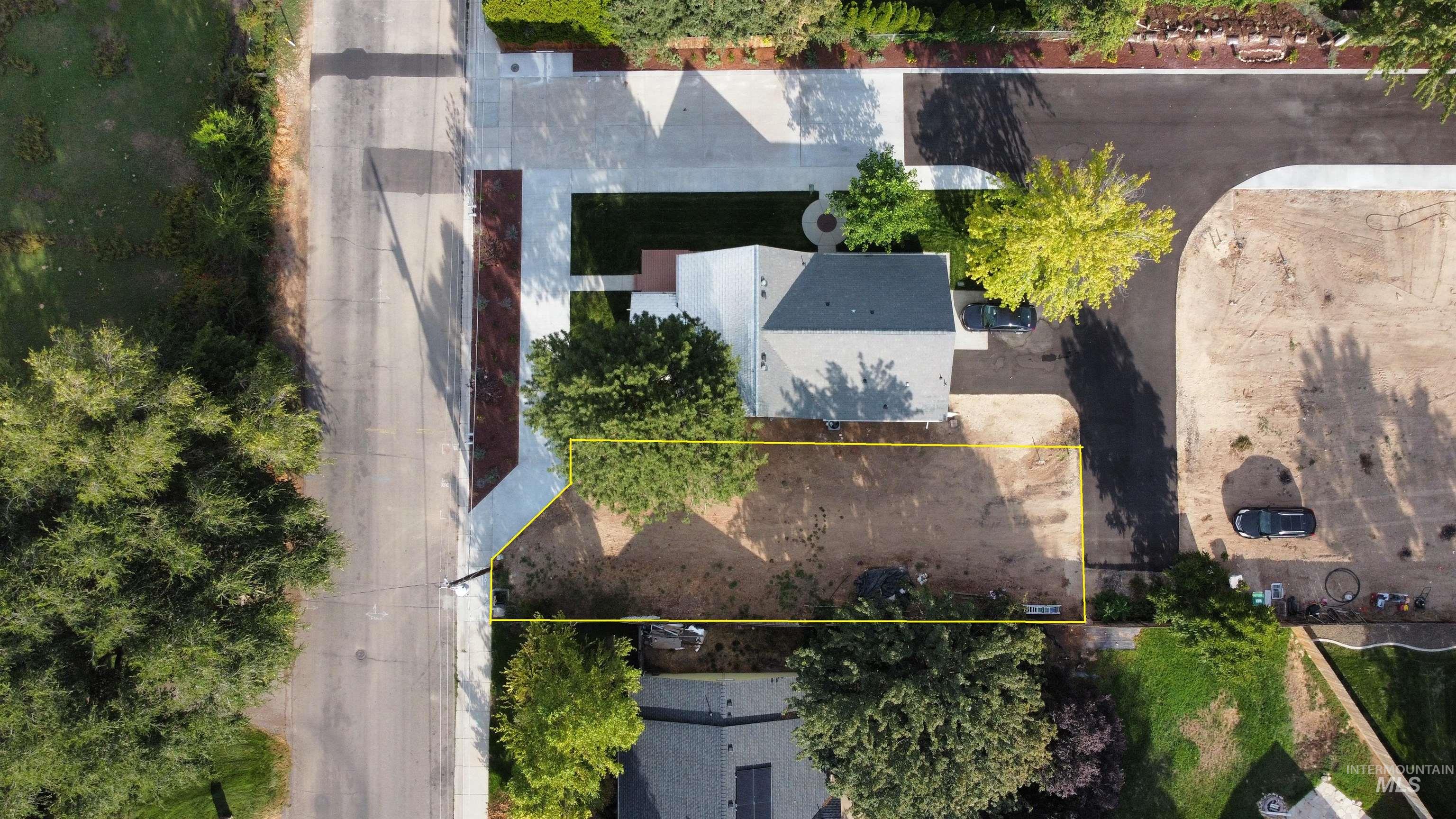 View of subject property featuring property boundaries highlighted