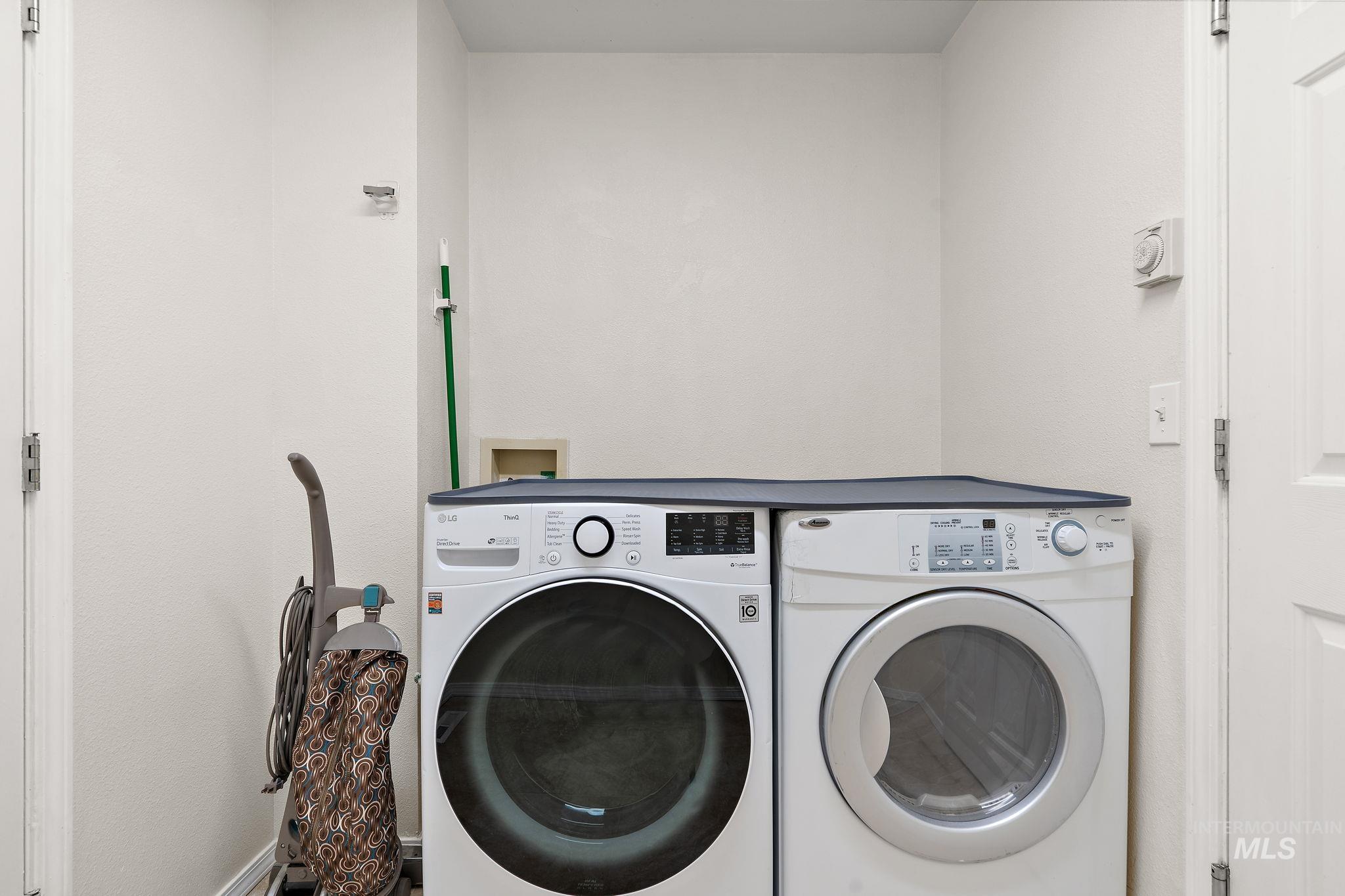 Washroom with washer and dryer