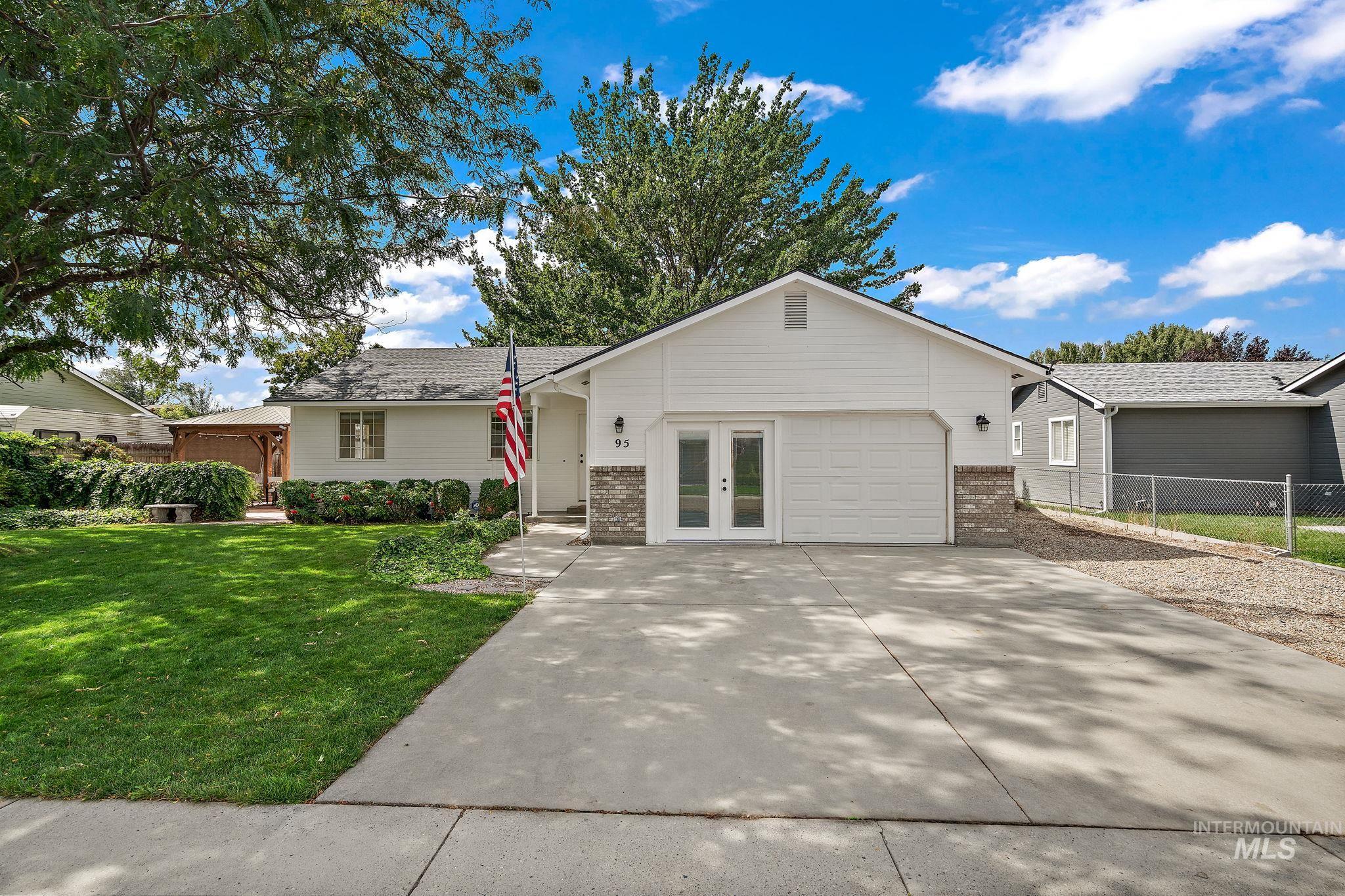 Ranch-style home with brick siding and concrete driveway