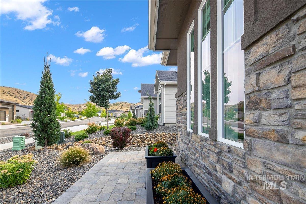 View of yard featuring a mountain view