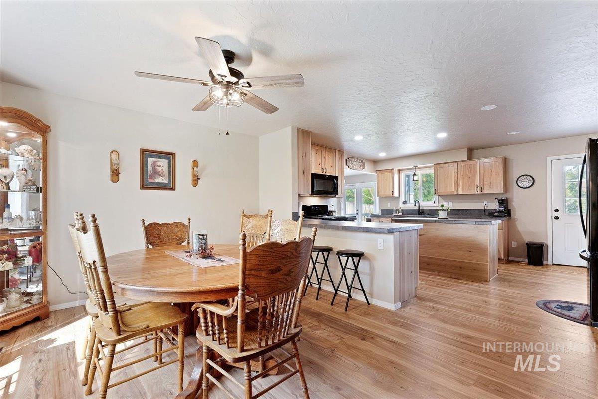 424 Lindenwood, Nampa, Idaho 83686, 2 Bedrooms, 2 Bathrooms, Residential For Sale, Price $450,000, 98961381