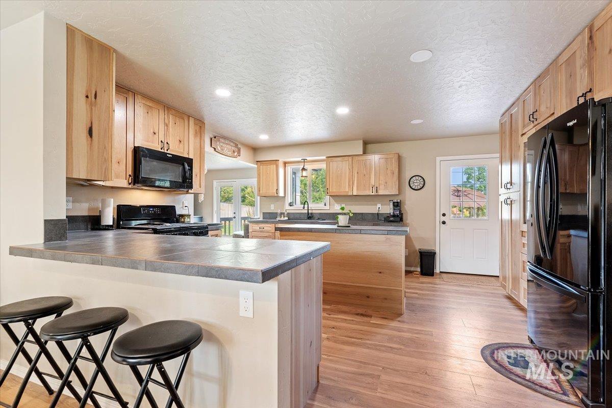 424 Lindenwood, Nampa, Idaho 83686, 2 Bedrooms, 2 Bathrooms, Residential For Sale, Price $450,000, 98961381