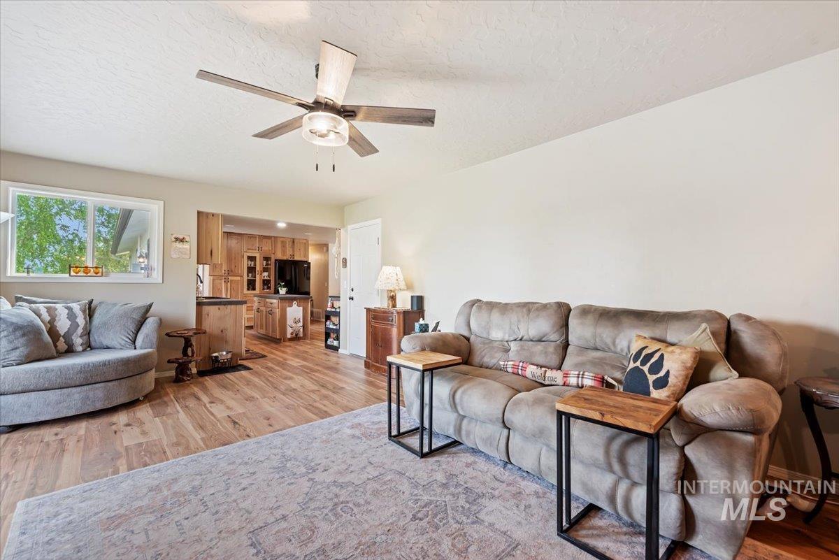 424 Lindenwood, Nampa, Idaho 83686, 2 Bedrooms, 2 Bathrooms, Residential For Sale, Price $450,000, 98961381
