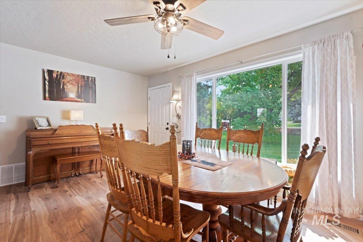 424 Lindenwood, Nampa, Idaho 83686, 2 Bedrooms, 2 Bathrooms, Residential For Sale, Price $450,000, 98961381