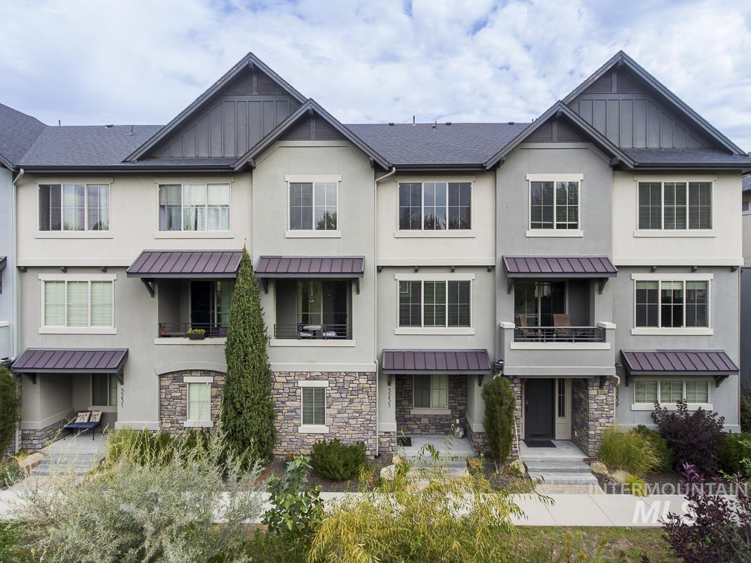 3235 E. Front Runner Lane, Boise, Idaho 83716, 3 Bedrooms, 2.5 Bathrooms, Residential For Sale, Price $800,000, 98961392