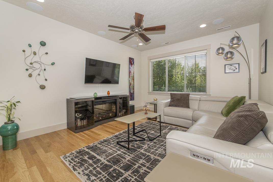 3235 E. Front Runner Lane, Boise, Idaho 83716, 3 Bedrooms, 2.5 Bathrooms, Residential For Sale, Price $800,000, 98961392