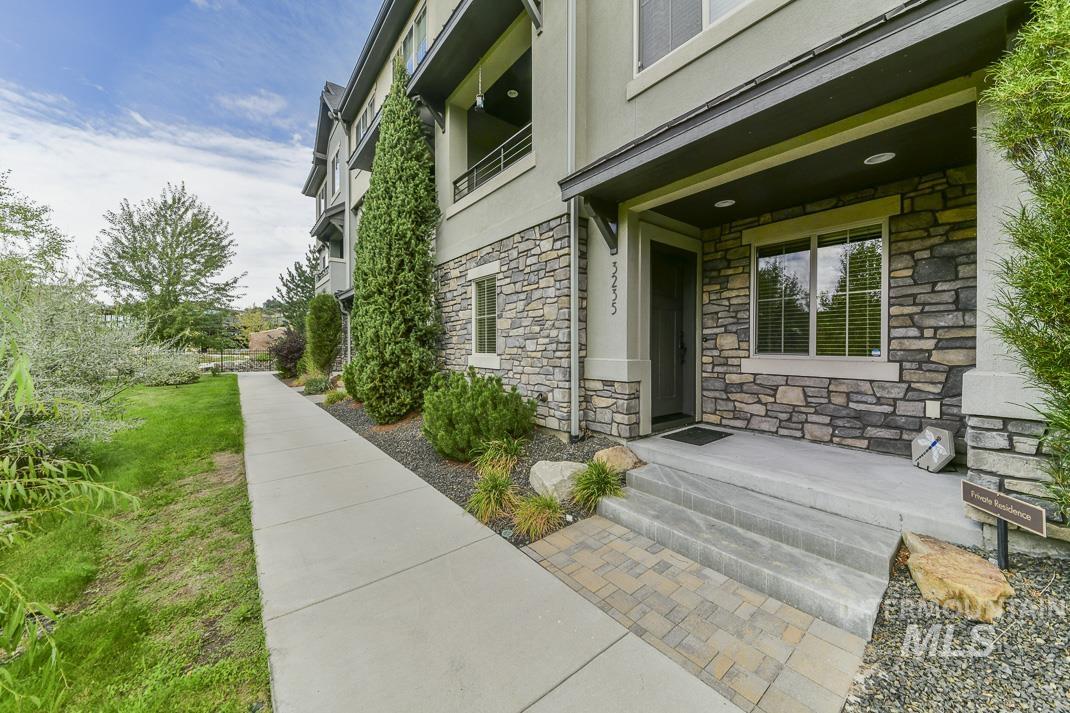 3235 E. Front Runner Lane, Boise, Idaho 83716, 3 Bedrooms, 2.5 Bathrooms, Residential For Sale, Price $800,000, 98961392