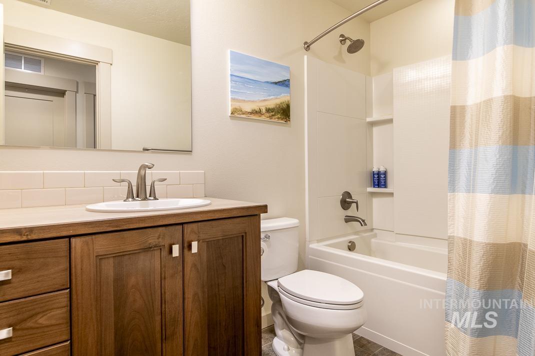3235 E. Front Runner Lane, Boise, Idaho 83716, 3 Bedrooms, 2.5 Bathrooms, Residential For Sale, Price $800,000, 98961392