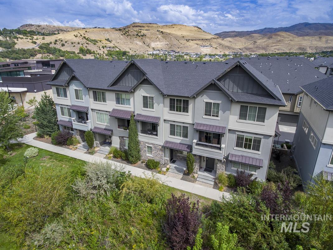 3235 E. Front Runner Lane, Boise, Idaho 83716, 3 Bedrooms, 2.5 Bathrooms, Residential For Sale, Price $800,000, 98961392