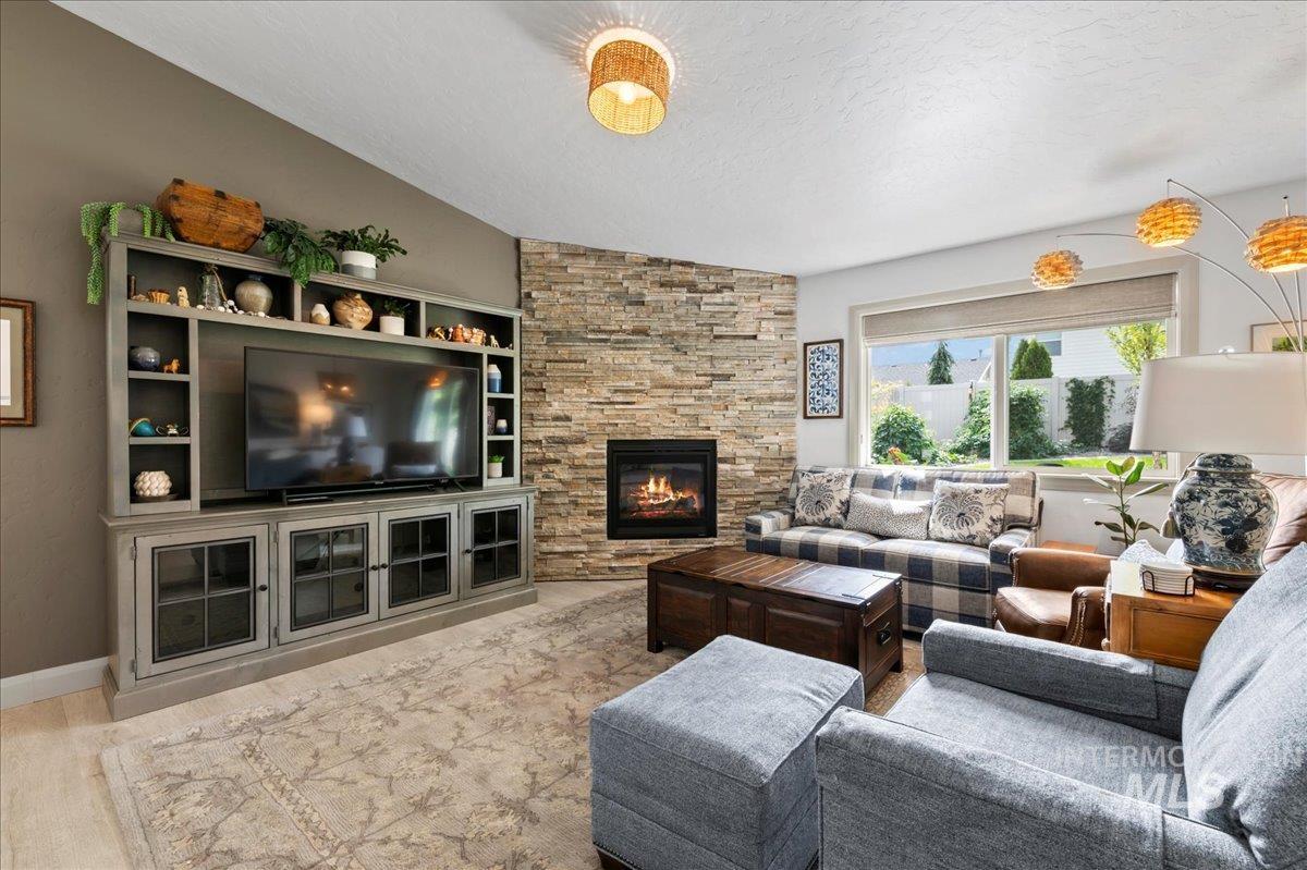 1271 E Whig Dr, Kuna, Idaho 83634, 3 Bedrooms, 2 Bathrooms, Residential For Sale, Price $439,900, 98961395