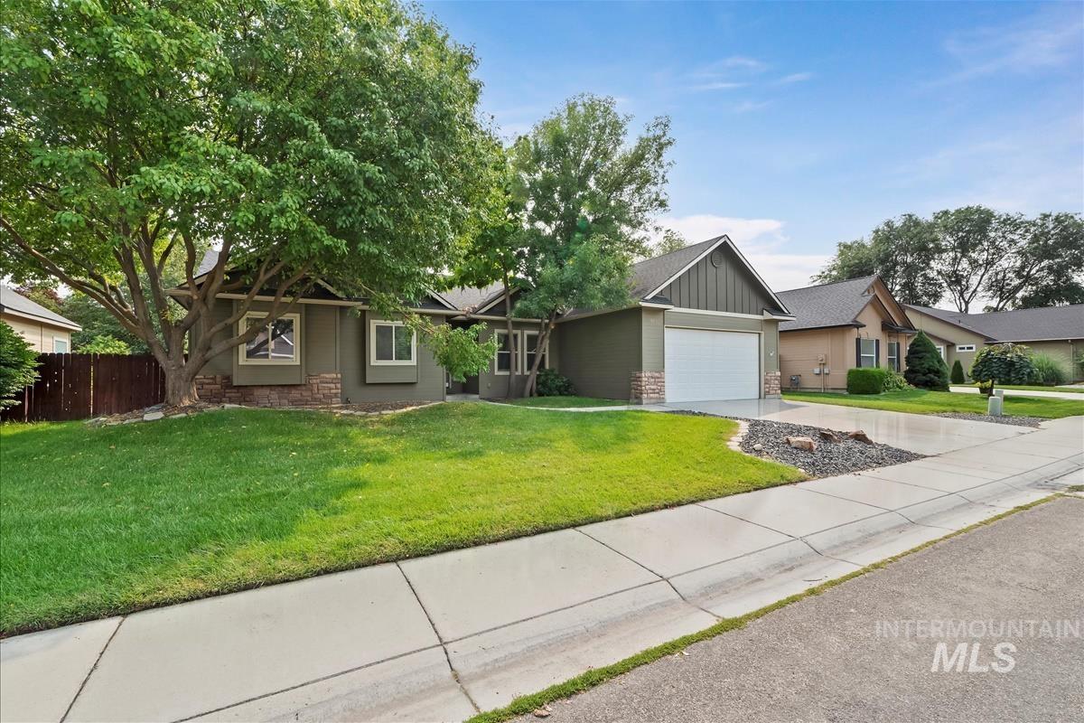 1024 S Eagle Rock Pl, Eagle, Idaho 83616, 4 Bedrooms, 2 Bathrooms, Residential For Sale, Price $499,900, 98961401