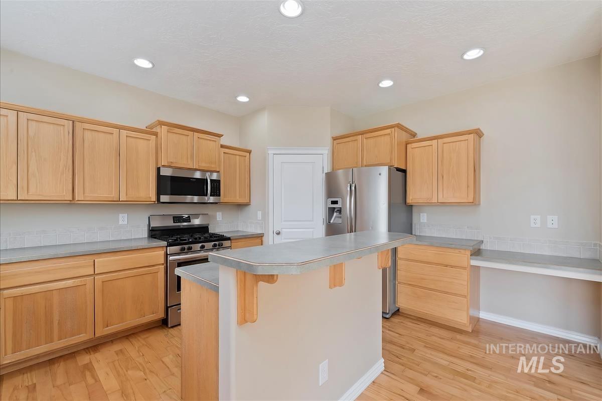 1024 S Eagle Rock Pl, Eagle, Idaho 83616, 4 Bedrooms, 2 Bathrooms, Residential For Sale, Price $499,900, 98961401
