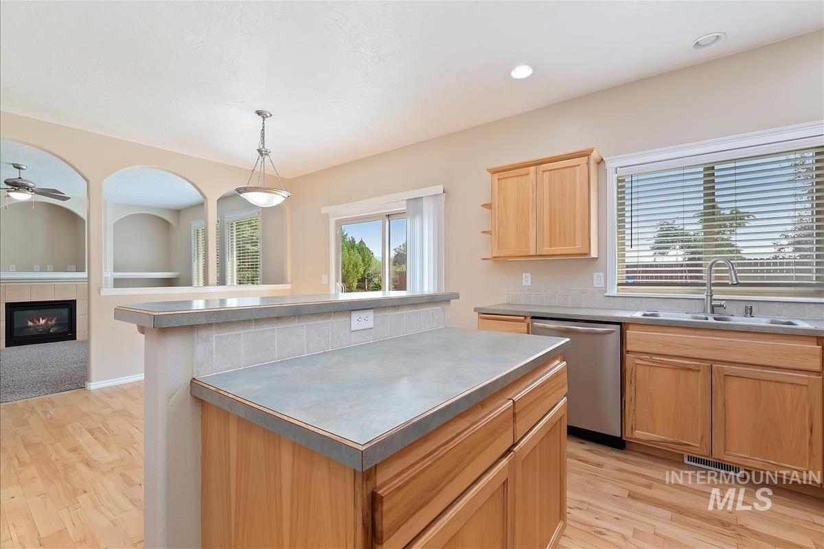 1024 S Eagle Rock Pl, Eagle, Idaho 83616, 4 Bedrooms, 2 Bathrooms, Residential For Sale, Price $499,900, 98961401
