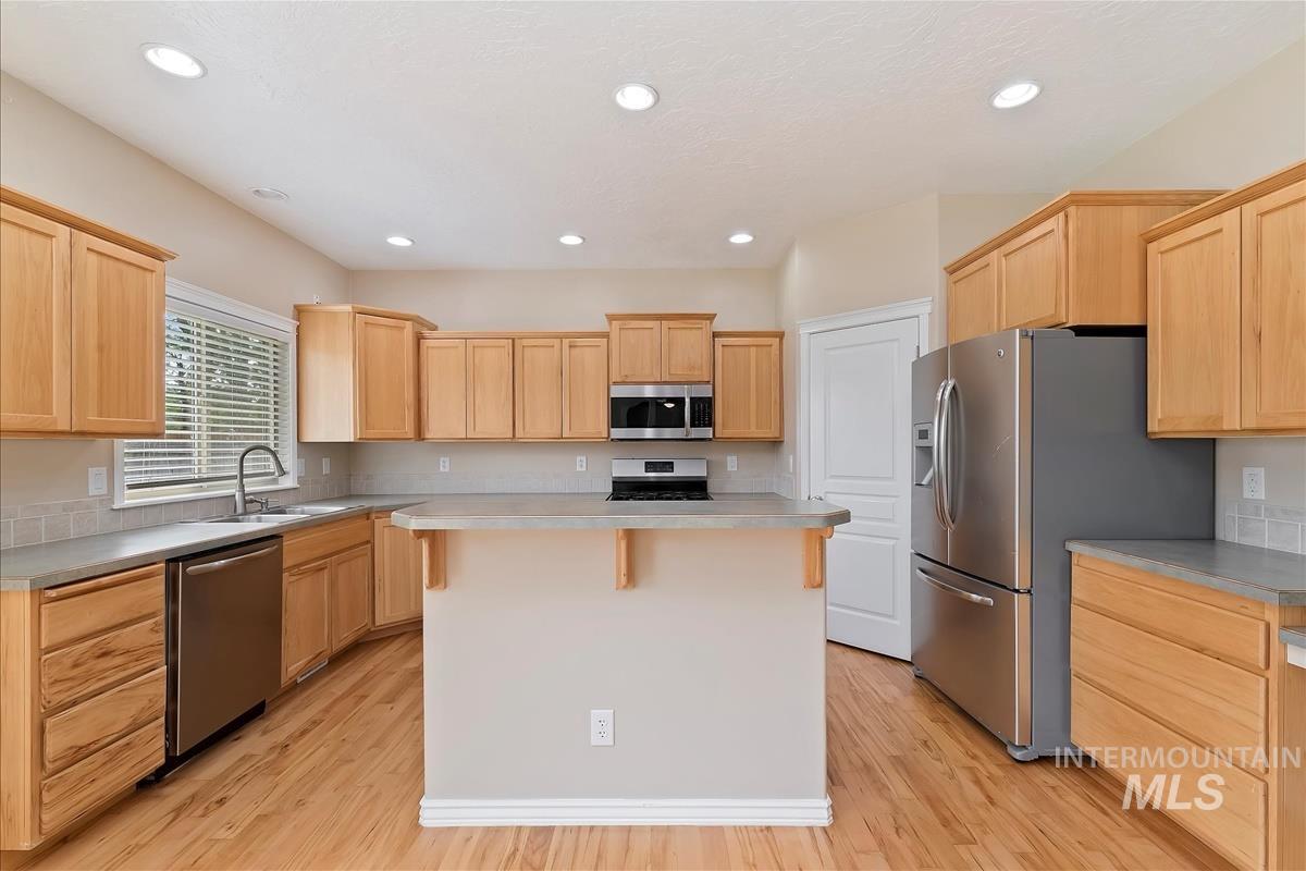 1024 S Eagle Rock Pl, Eagle, Idaho 83616, 4 Bedrooms, 2 Bathrooms, Residential For Sale, Price $499,900, 98961401