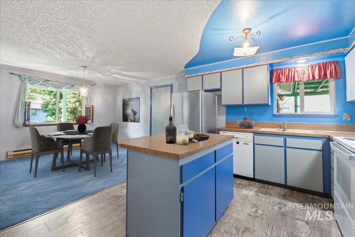 8244 W Holbrook St, Boise, Idaho 83704, 3 Bedrooms, 1 Bathroom, Residential For Sale, Price $325,000, 98961403