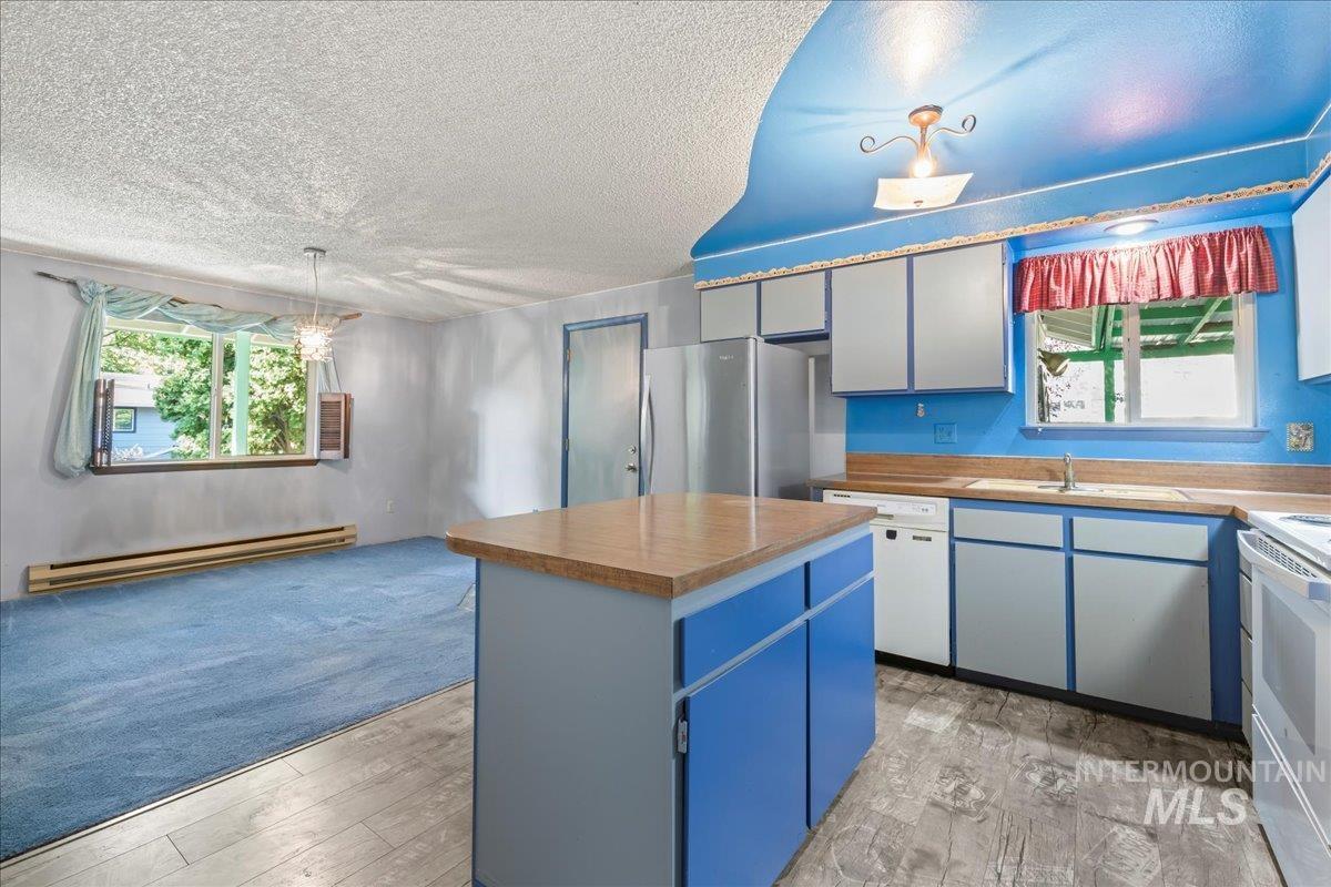 8244 W Holbrook St, Boise, Idaho 83704, 3 Bedrooms, 1 Bathroom, Residential For Sale, Price $325,000, 98961403