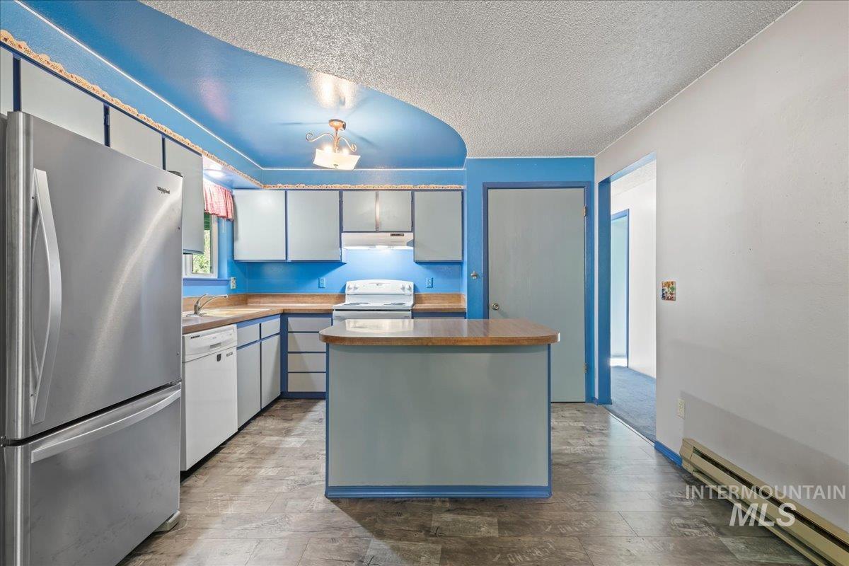 8244 W Holbrook St, Boise, Idaho 83704, 3 Bedrooms, 1 Bathroom, Residential For Sale, Price $325,000, 98961403