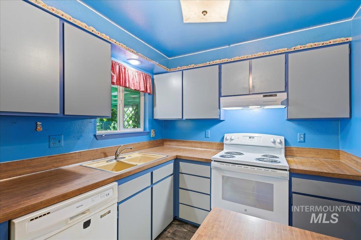 8244 W Holbrook St, Boise, Idaho 83704, 3 Bedrooms, 1 Bathroom, Residential For Sale, Price $325,000, 98961403