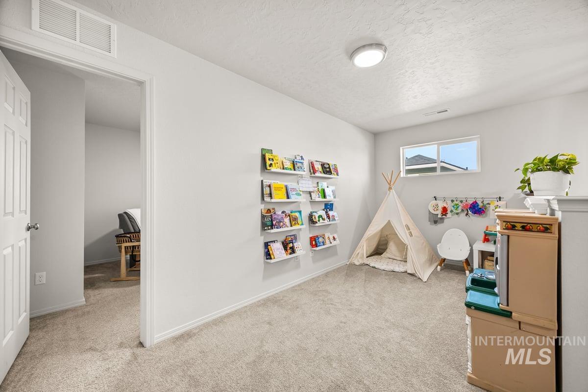 Landing space. Perfect for additional living space or a office den.