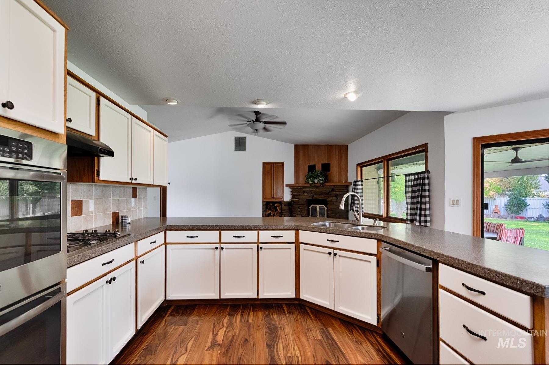 1276 N Cambrick Dr, Kuna, Idaho 83634, 6 Bedrooms, 4 Bathrooms, Residential For Sale, Price $735,000, 98961416