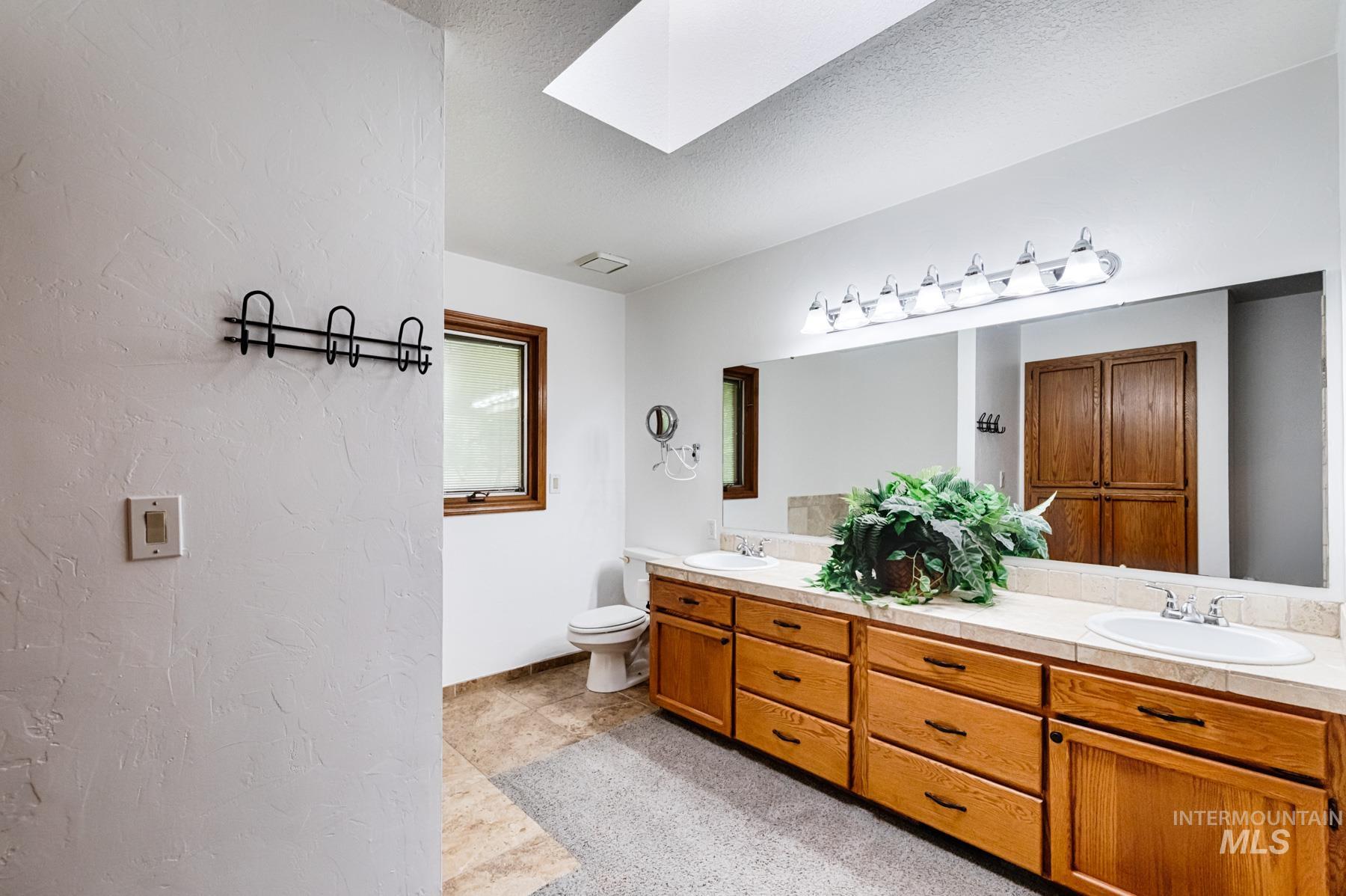 1276 N Cambrick Dr, Kuna, Idaho 83634, 6 Bedrooms, 4 Bathrooms, Residential For Sale, Price $735,000, 98961416