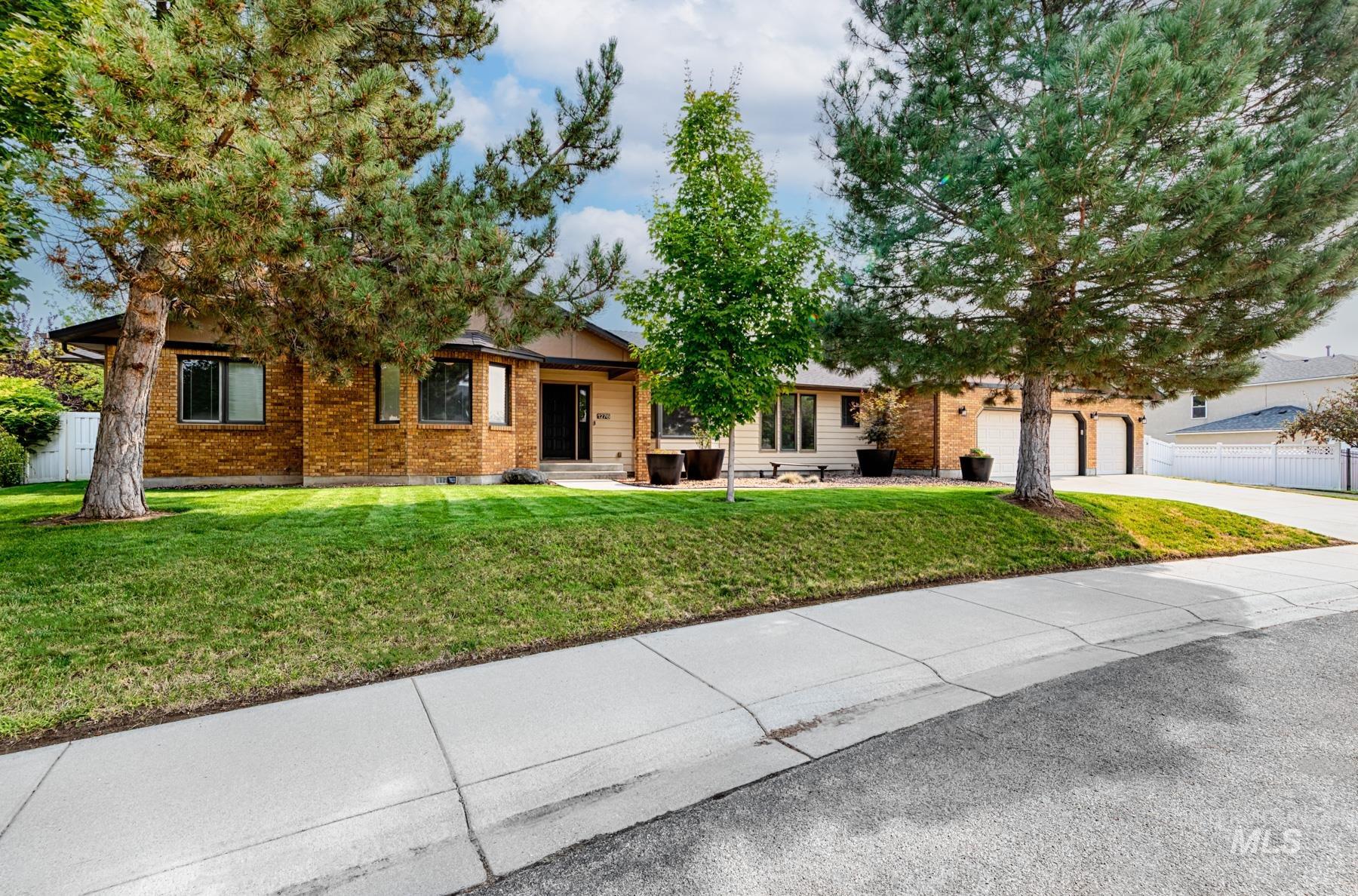 1276 N Cambrick Dr, Kuna, Idaho 83634, 6 Bedrooms, 4 Bathrooms, Residential For Sale, Price $735,000, 98961416